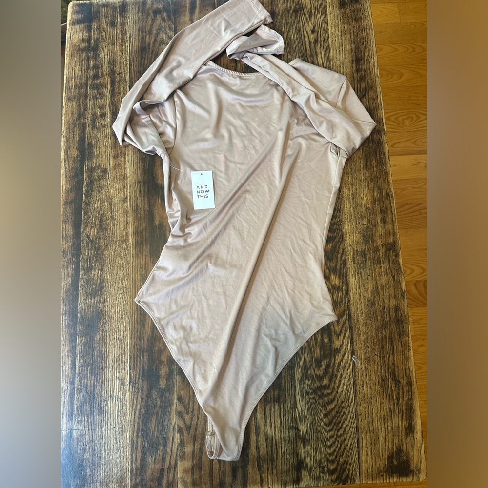 NWT AND NOW THIS Crew Neck Long Sleeve Bodysuit in Almond Size Small - Picture 2 of 4